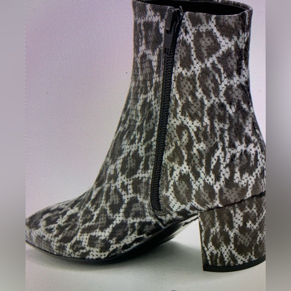 Italian Snake-Embossed Leather - Picture 2 of 4